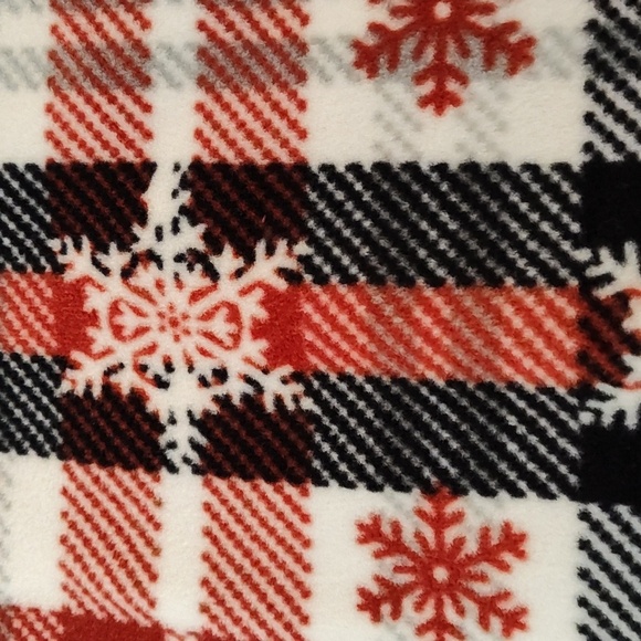 Ultra-Lux Hand Crocheted Edge Fleece Throw for Beds, Couches, Chairs, 72" X 60" - Picture 4 of 5